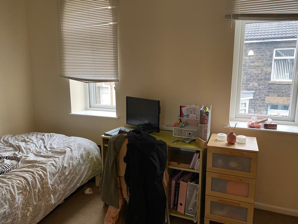 house - end terrace for sale wood road