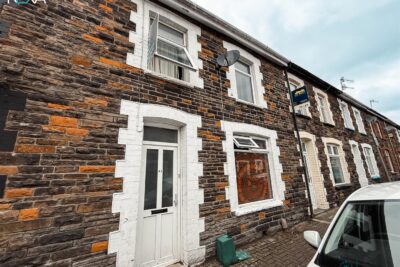 room for rent queen street cf37 1rw