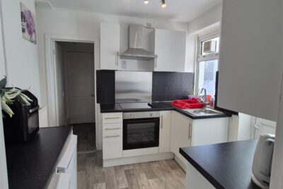 room for rent queen street cf37 1rw
