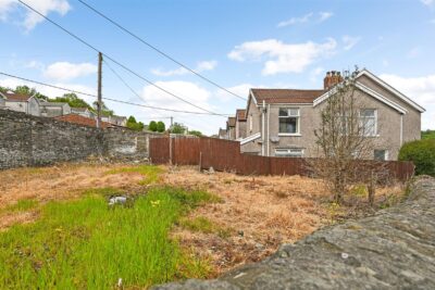house - end terrace for sale wood road