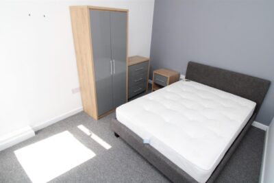 house - terraced for sale park street