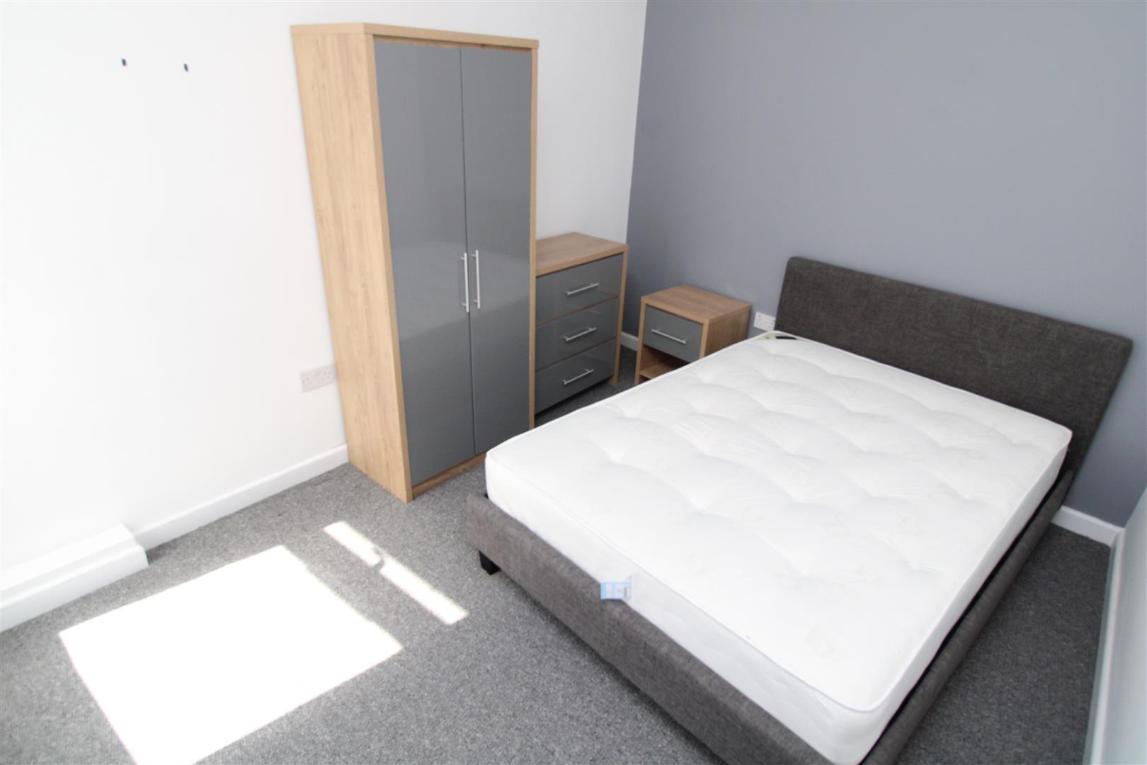 house - terraced for sale park street