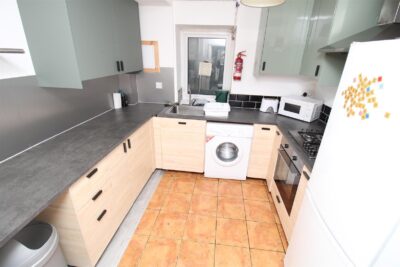 room for rent laura street