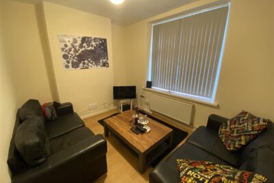 house - terraced for rent meadow street