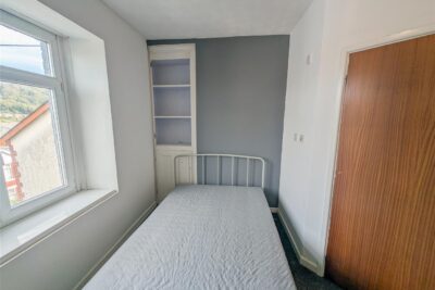 flat for sale wood road