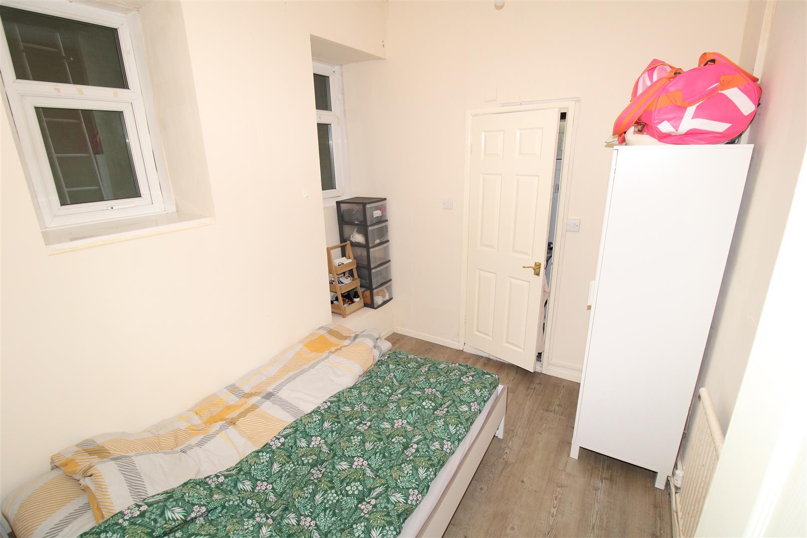 flat for sale wood road