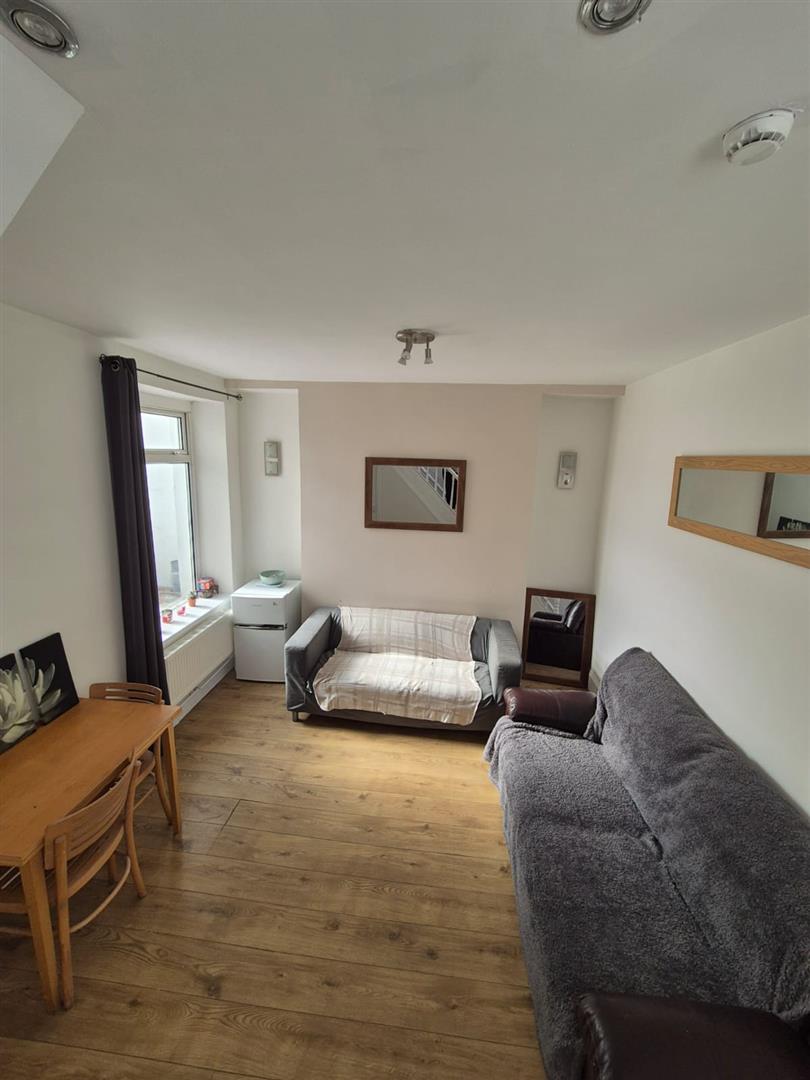 room for rent queen street