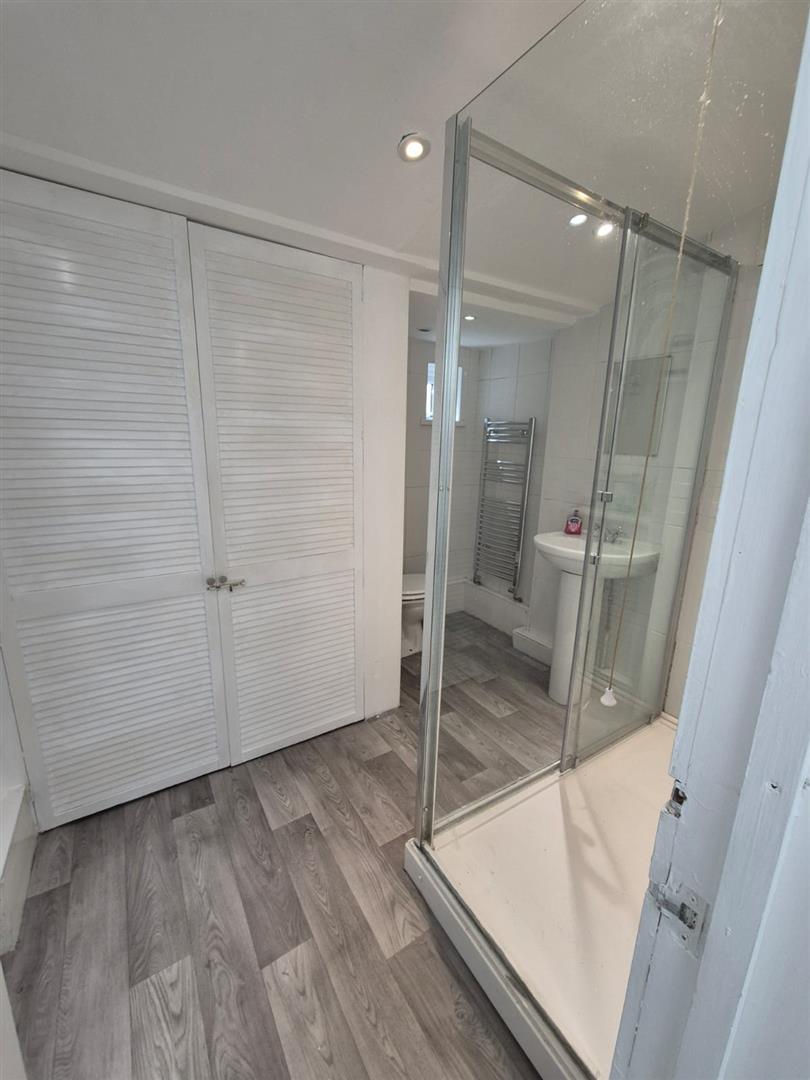 room for rent queen street