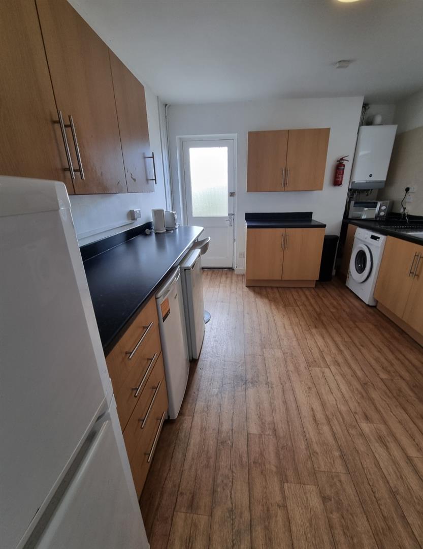 room for rent hilda street , pontypridd treforest, pontypridd,