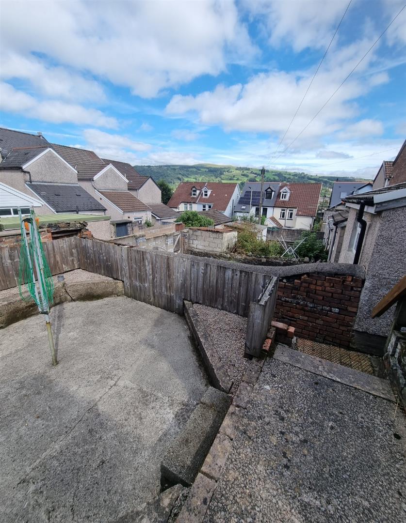 room for rent hilda street , pontypridd treforest, pontypridd,