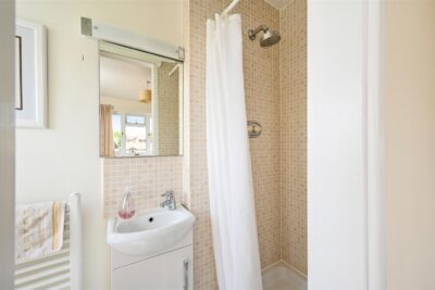 house for sale apollo close