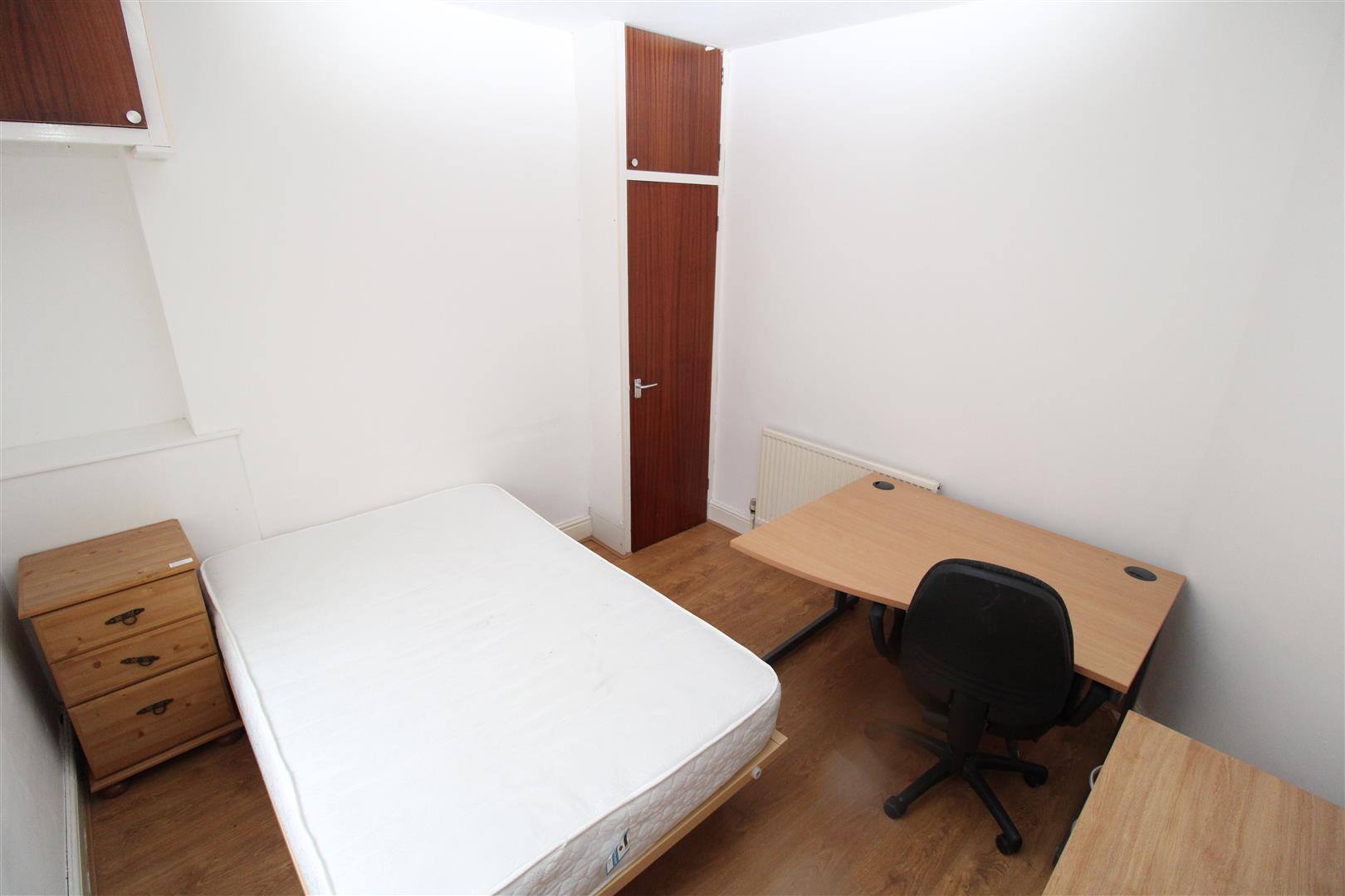 house - terraced for rent laura street