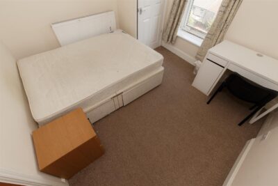 room for rent laura street