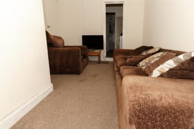 room for rent laura street