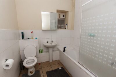 room for rent laura street