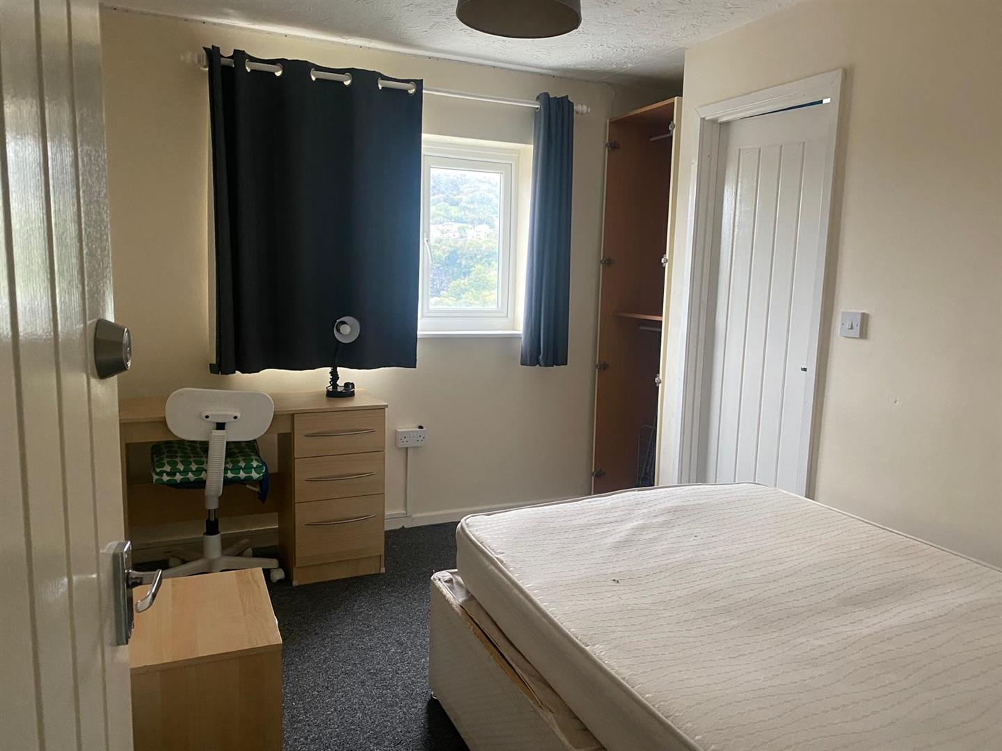 room for rent tower street