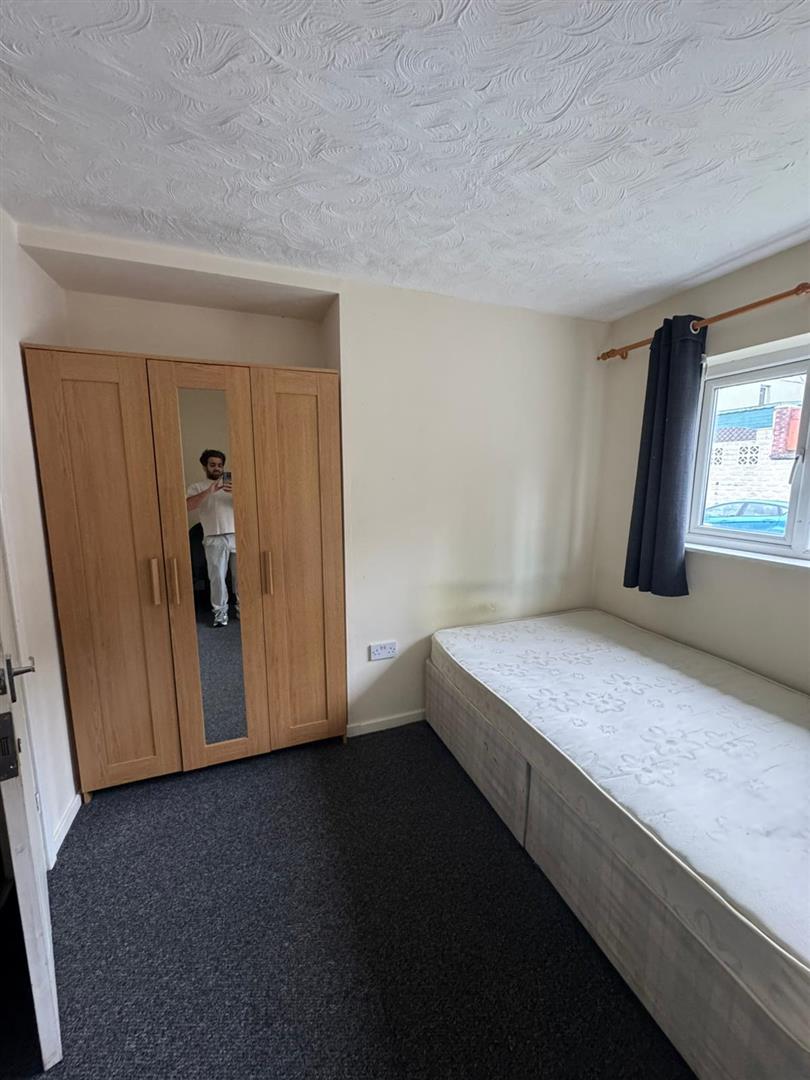 room for rent tower street