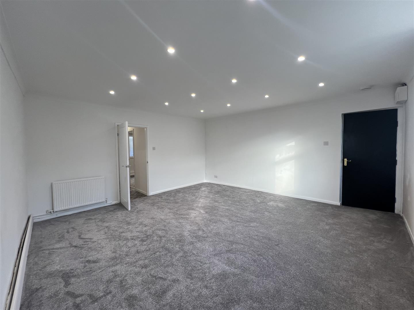 flat for rent ynyshir road