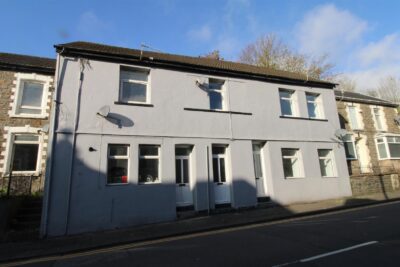 flat for rent ynyshir road