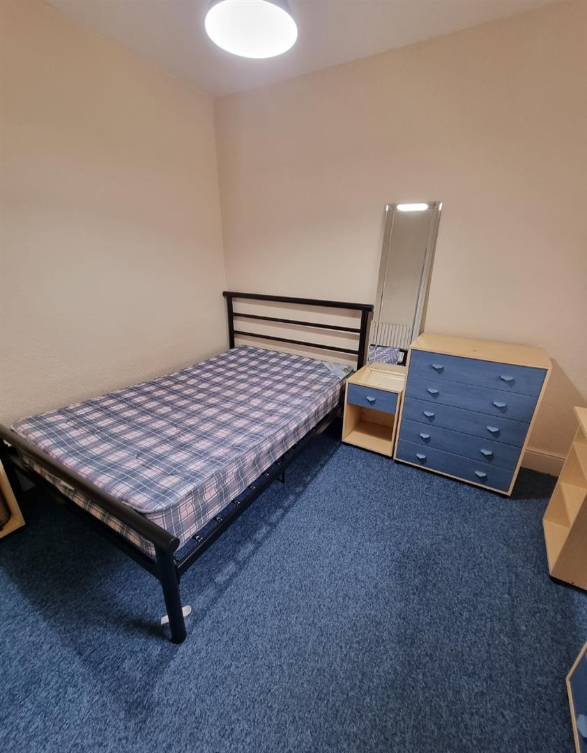 room for rent wood road treforest,