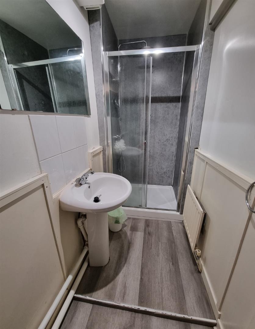 room for rent wood road treforest,