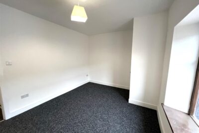 house - terraced for rent cross street