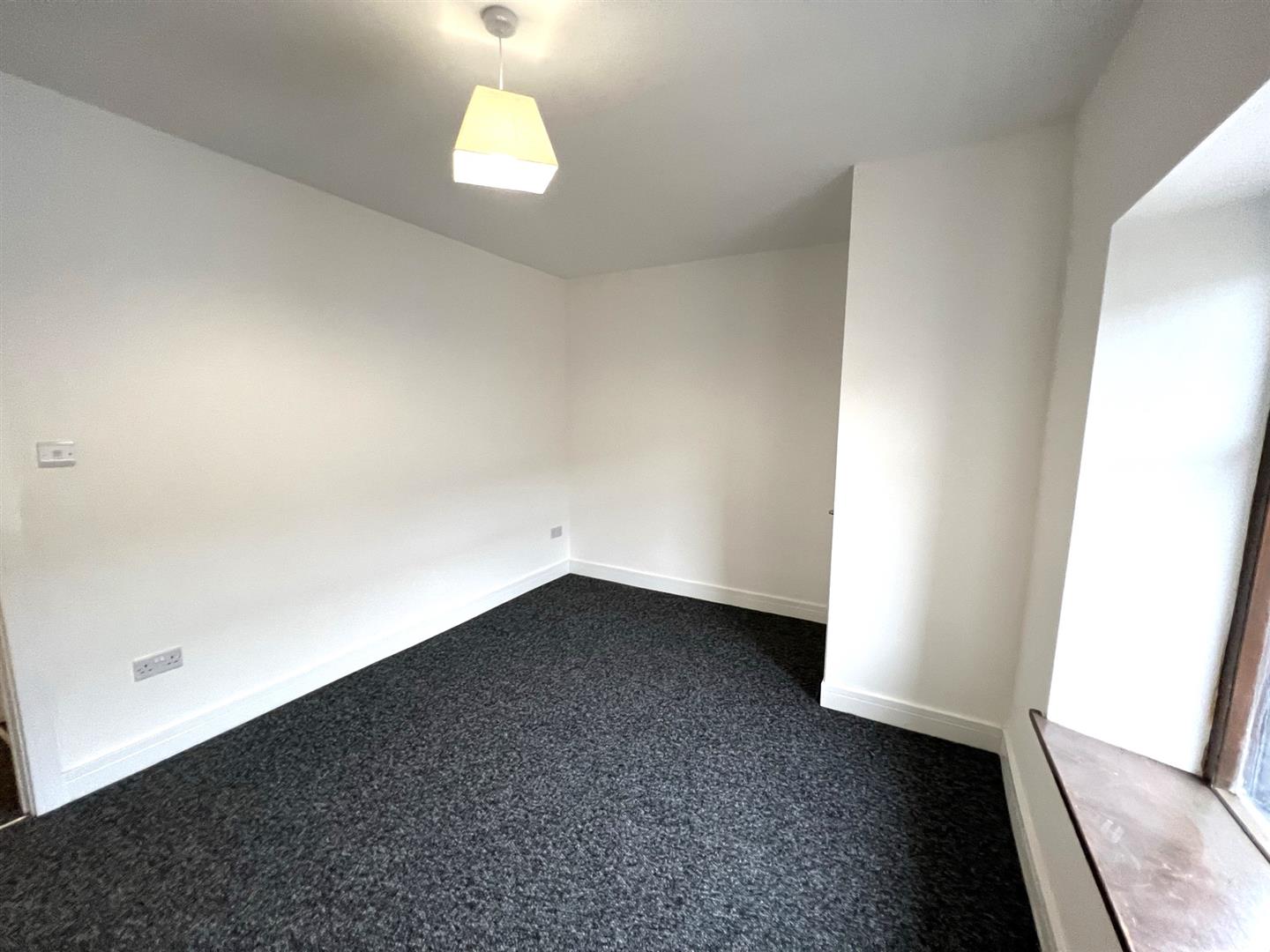 house - terraced for rent cross street