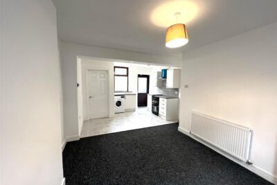 house - terraced for rent cross street