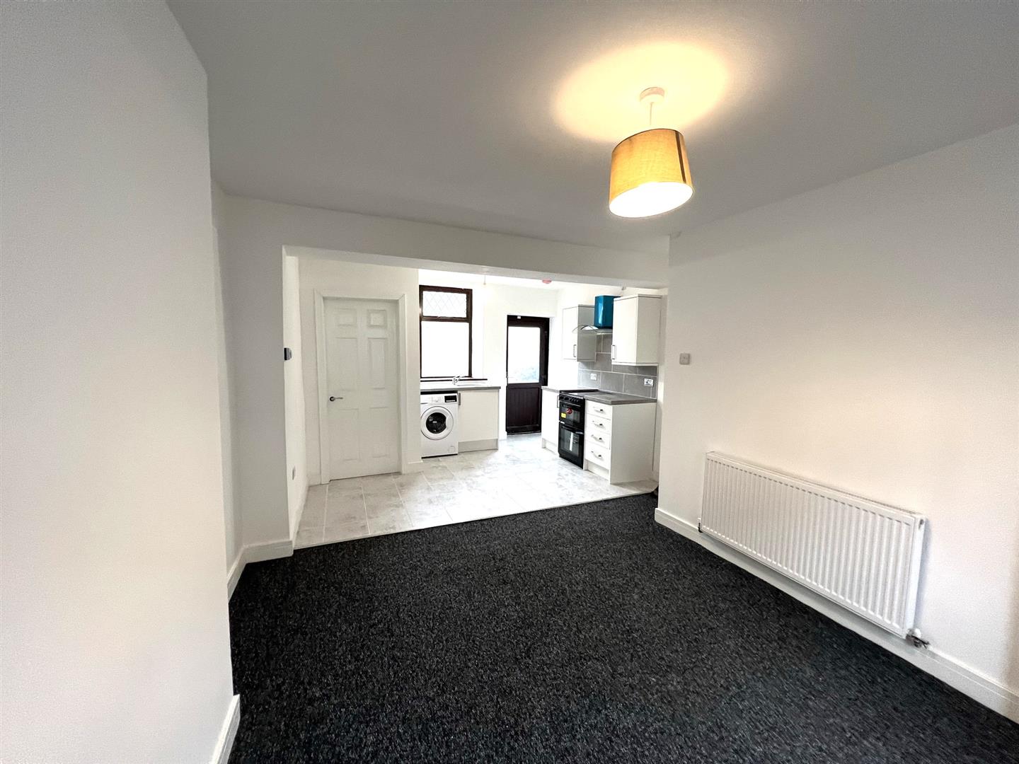 house - terraced for rent cross street