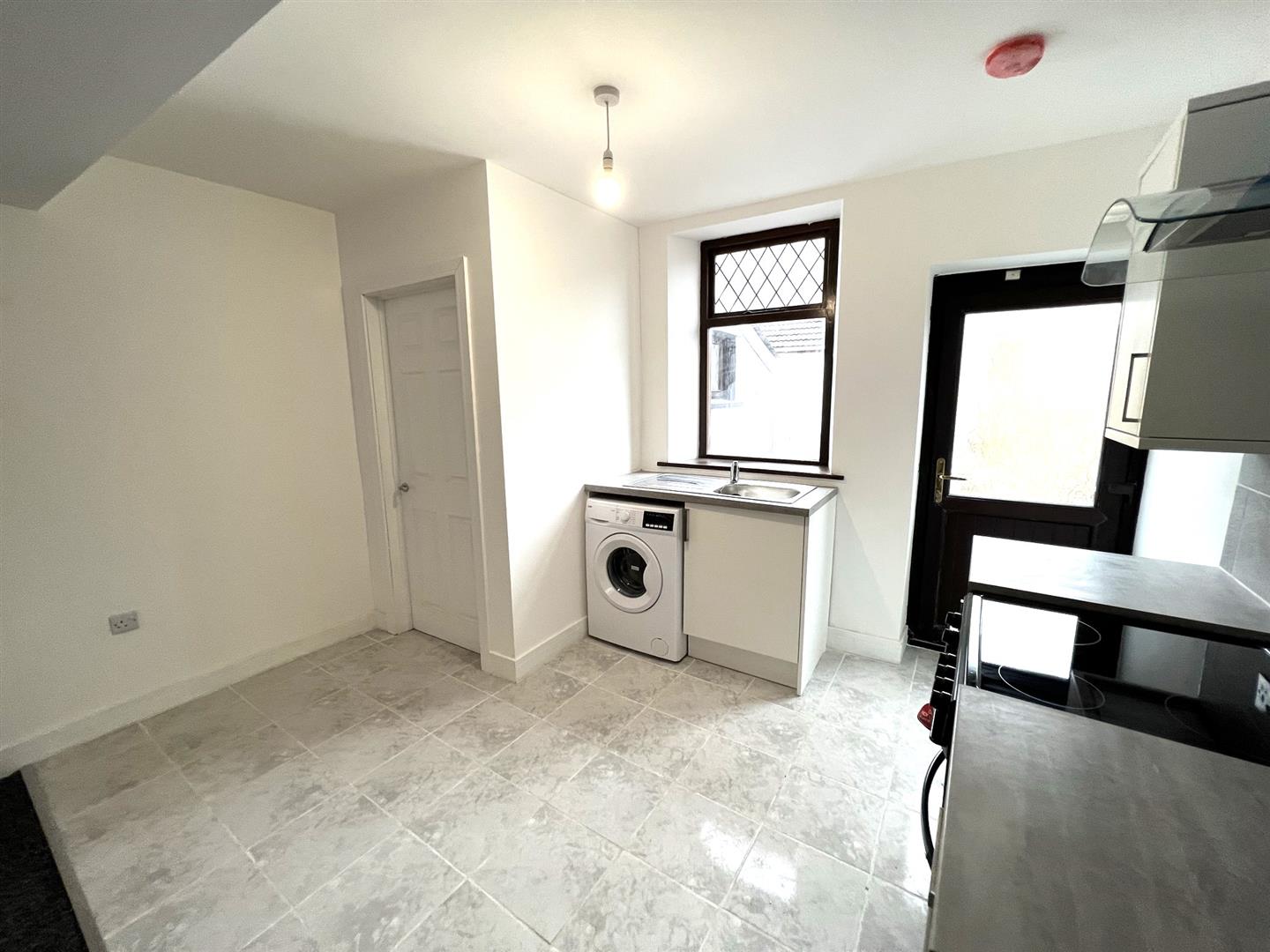 house - terraced for rent cross street