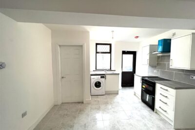 house - terraced for rent cross street