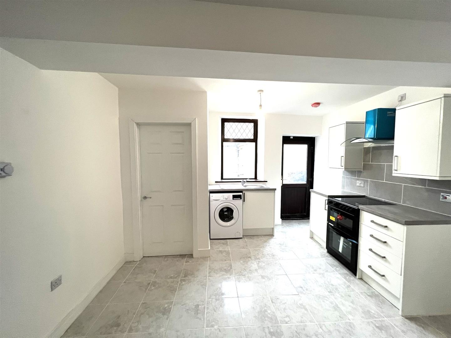 house - terraced for rent cross street