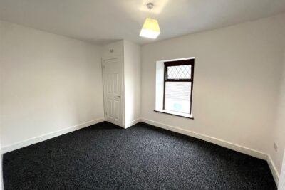 house - terraced for rent cross street