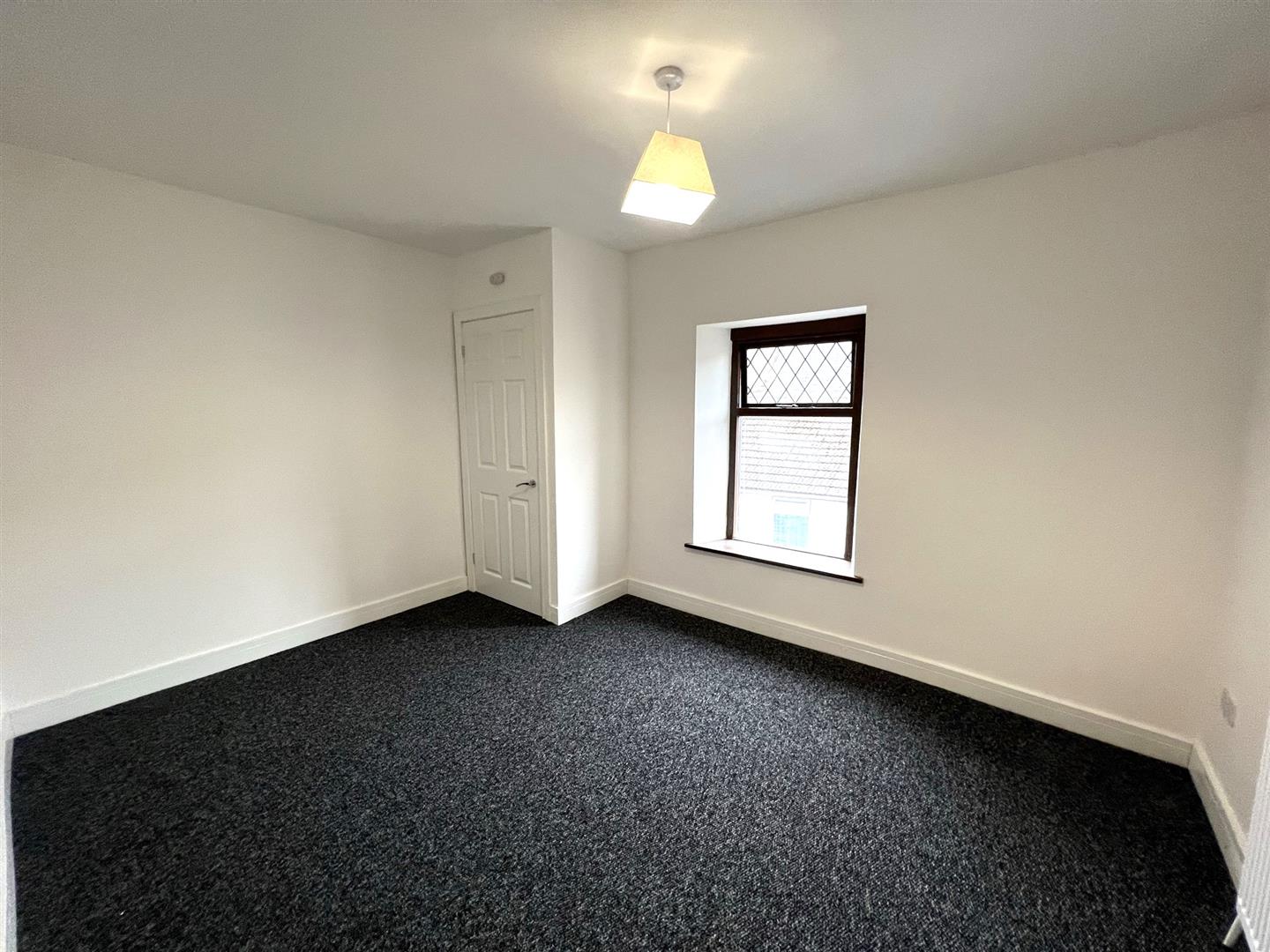 house - terraced for rent cross street