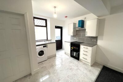 house - terraced for rent cross street