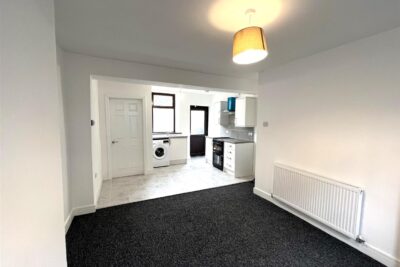 house - terraced for rent cross street