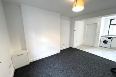 house - terraced for rent cross street