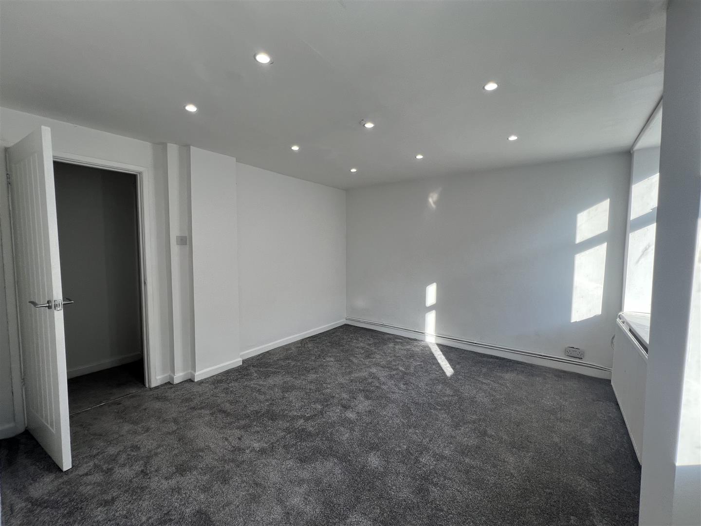 flat for rent ynyshir road