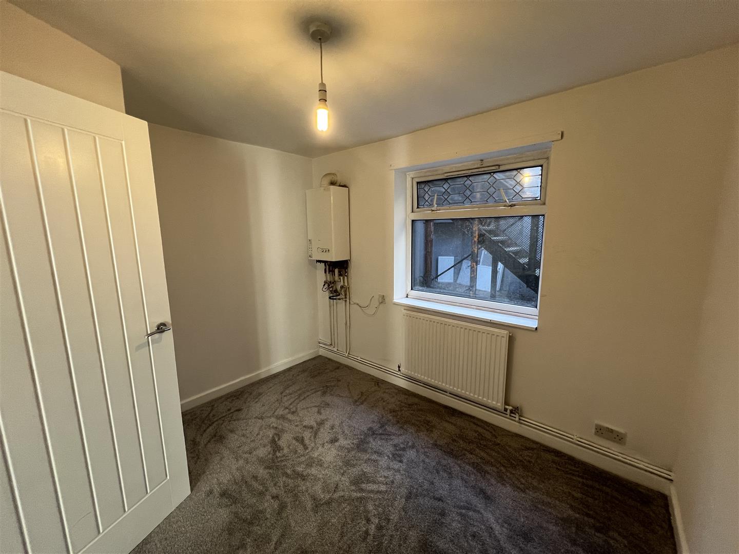 flat for rent ynyshir road