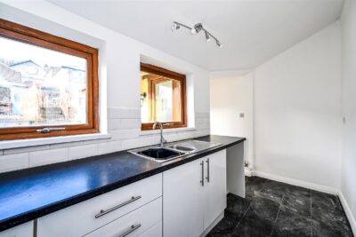 house - terraced for rent duffryn street