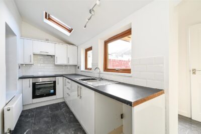 house - terraced for rent duffryn street