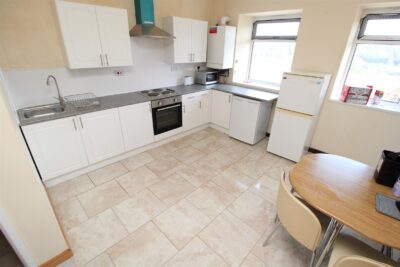 room for rent laura street - green room