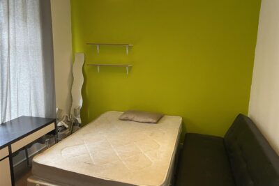 room for rent laura street - green room