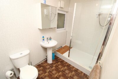 room for rent laura street - green room