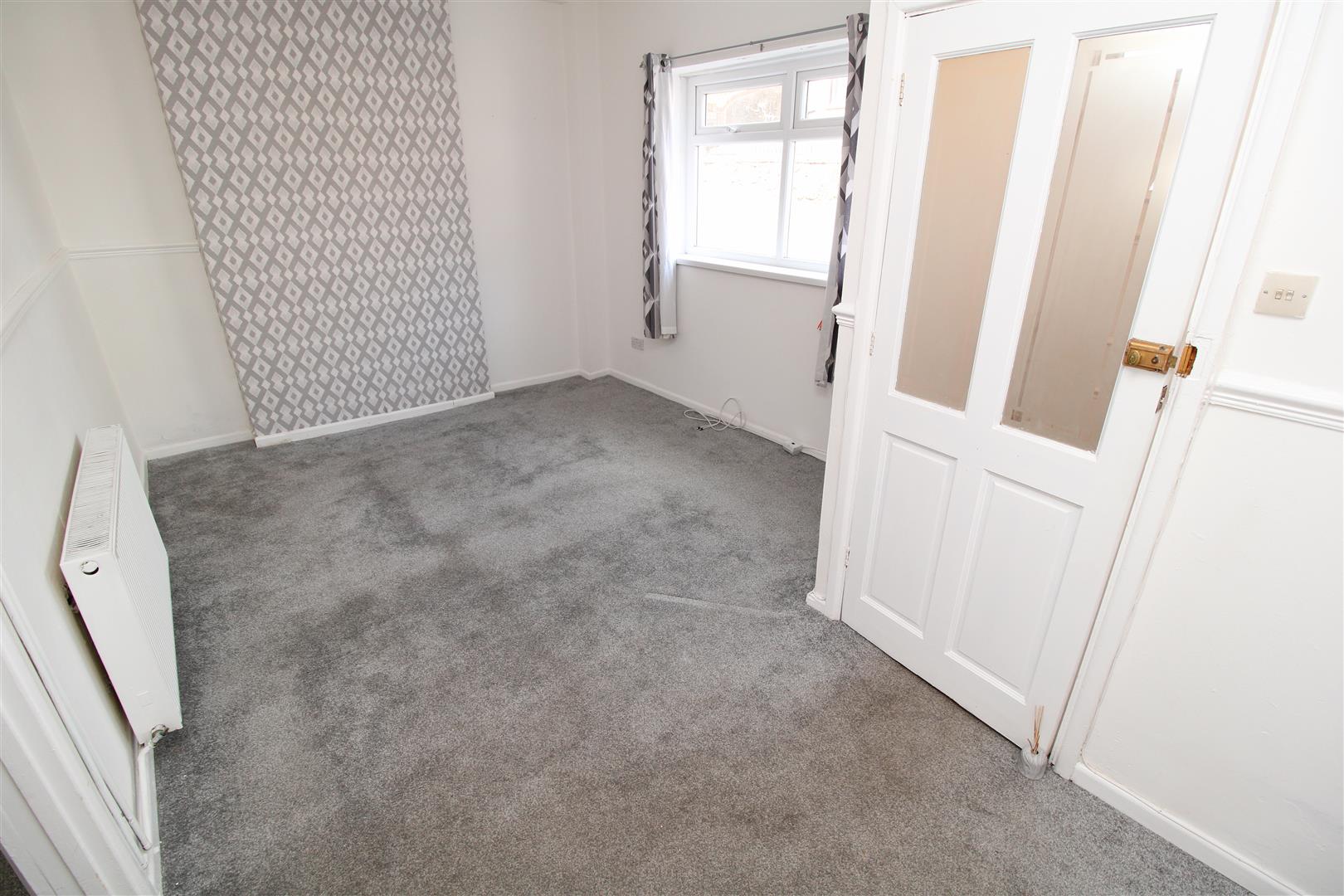 flat for rent gladstone street