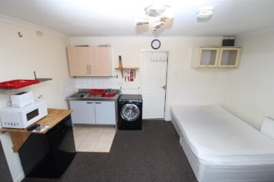 studio for rent broadway