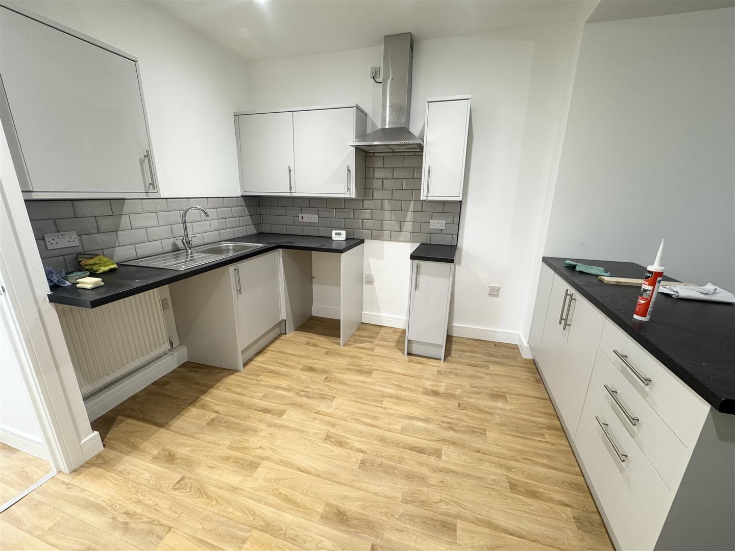 house - terraced for rent brook street