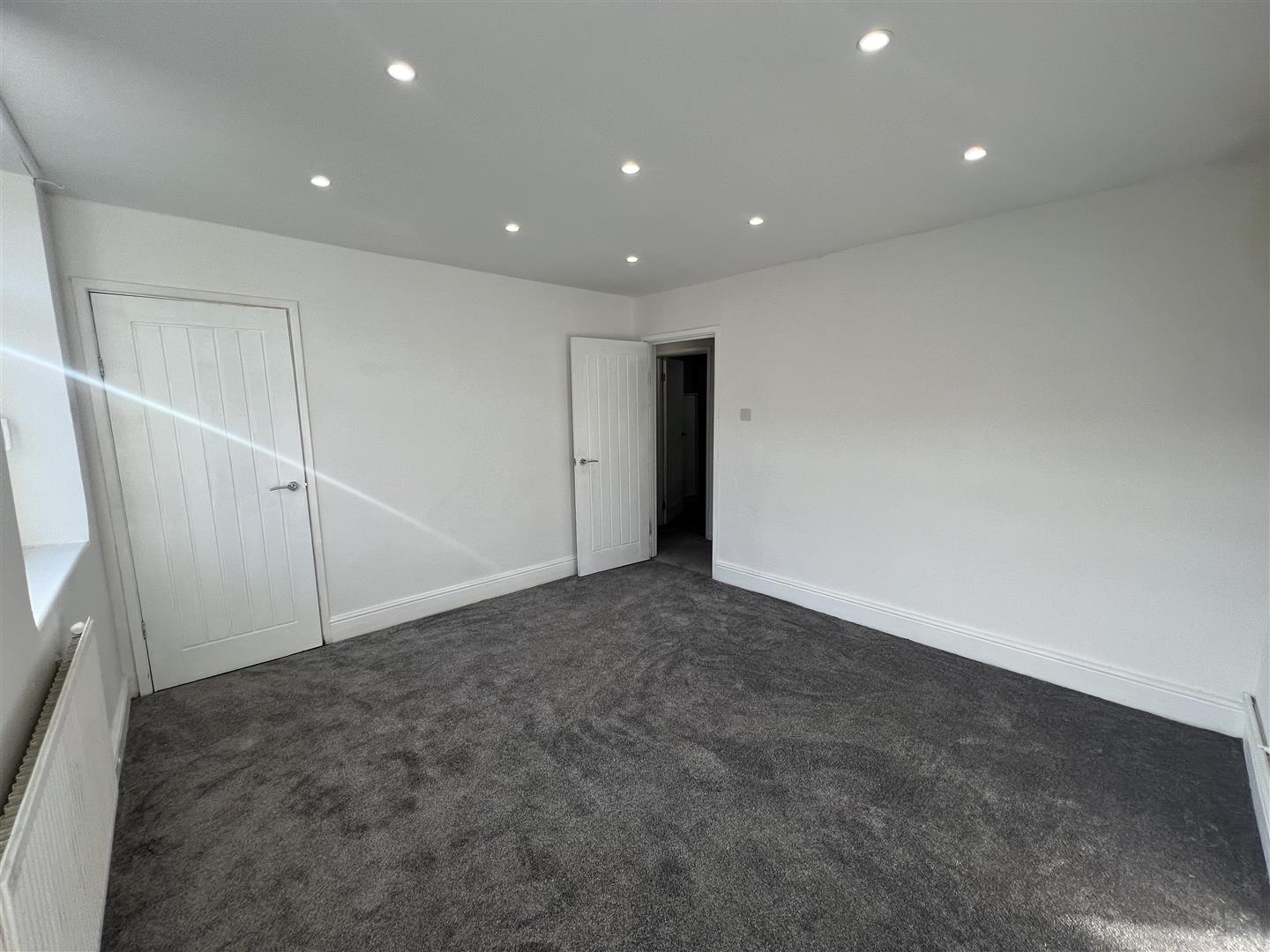 flat for rent ynyshir road