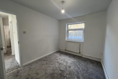 flat for rent ynyshir road