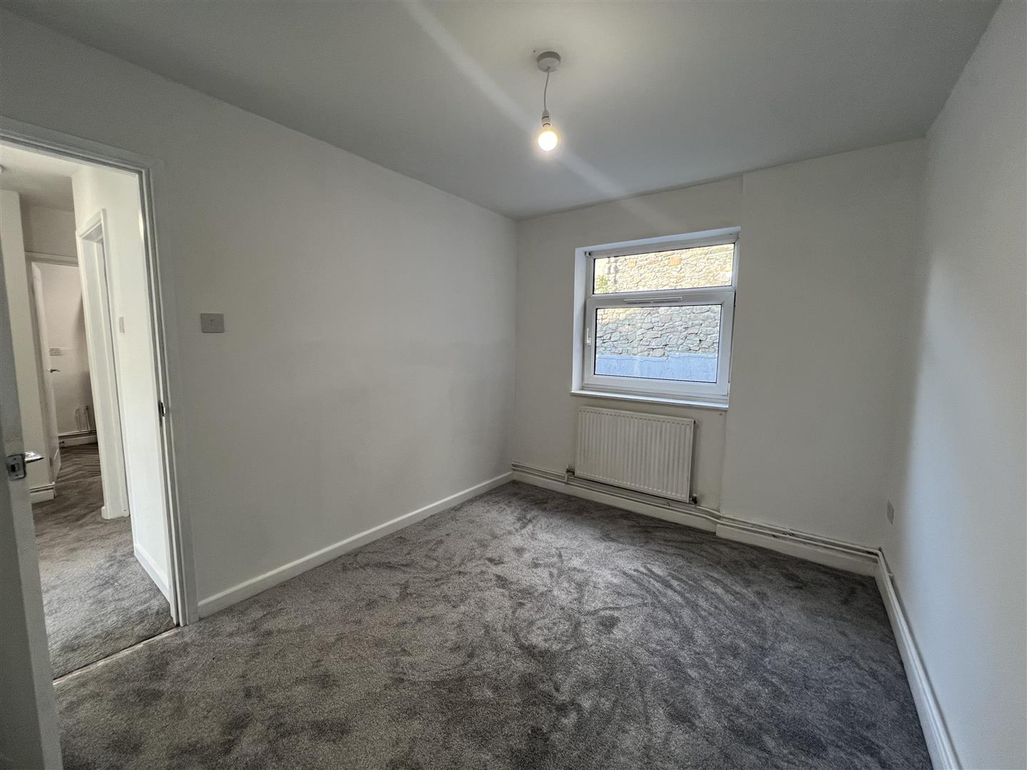 flat for rent ynyshir road